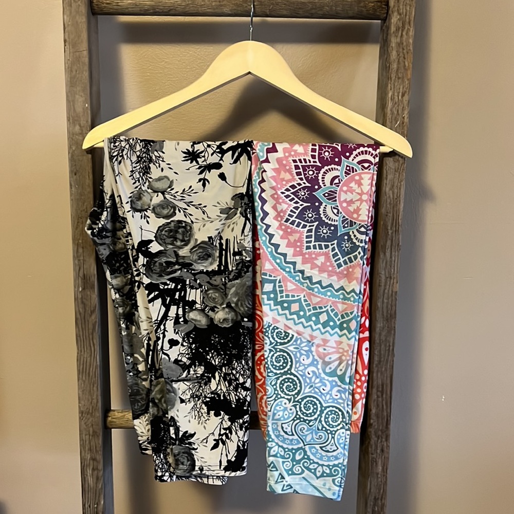 Lot of 2 pair buttery soft leggings, roses and mandala print!